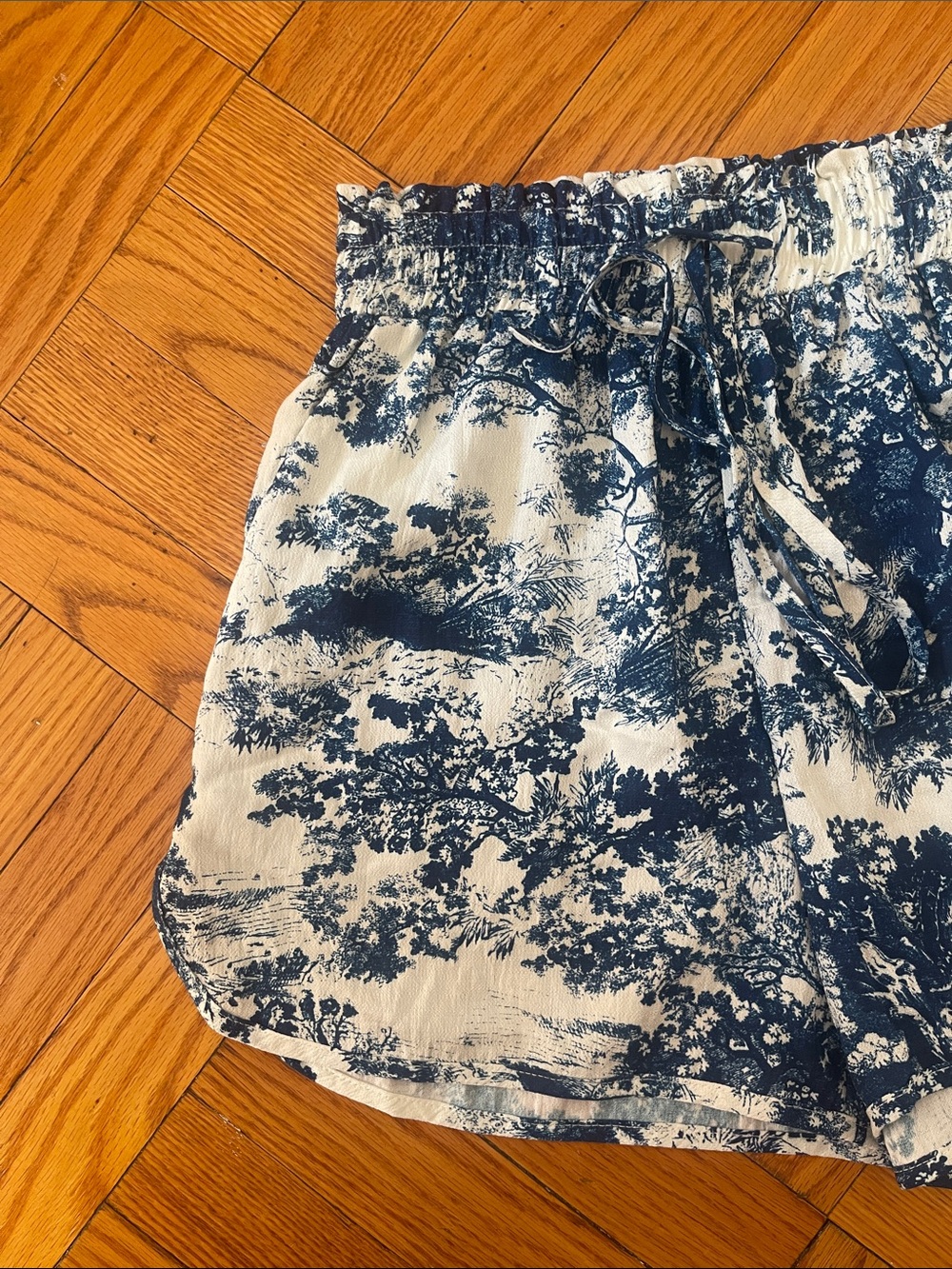 Commense Blue and White High Waist Shorts Set Toile Print - Picture 12 of 16